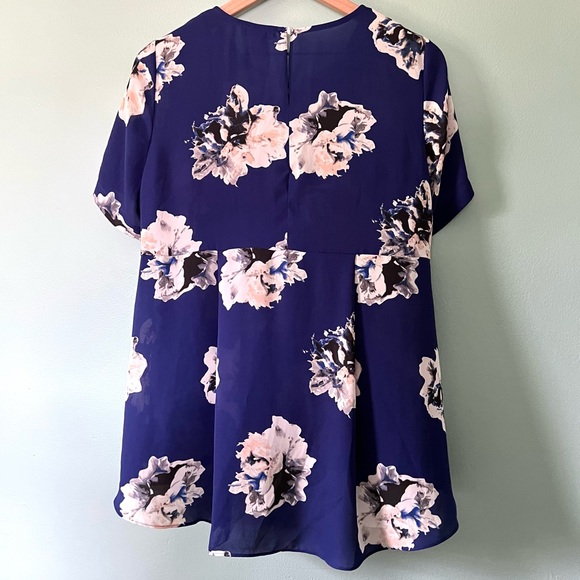 Vince Camuto Blue Floral Print Blouse size S - Picture 2 of 9